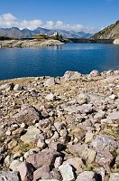 15- Spiaggia sassosa